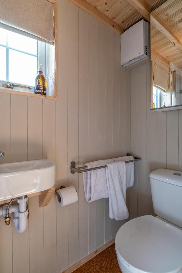 Enchanting Tiny House With Wood Burner And Hot Tub In Cairngorms 발라터 외부 사진