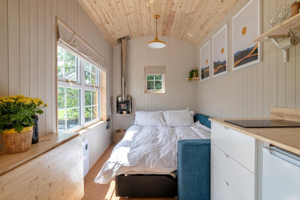 Enchanting Tiny House With Wood Burner And Hot Tub In Cairngorms 발라터 외부 사진